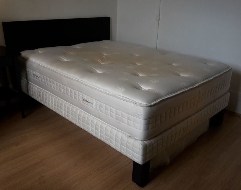 Lit complet : t�te de lit, matelas et sommier SIMMONS 140x19 110 Paris 14 (75)