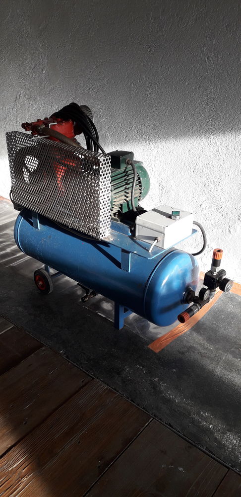 compresseur d'air en tri, 380v cuve de 60 litres. 180 Faverois (90)