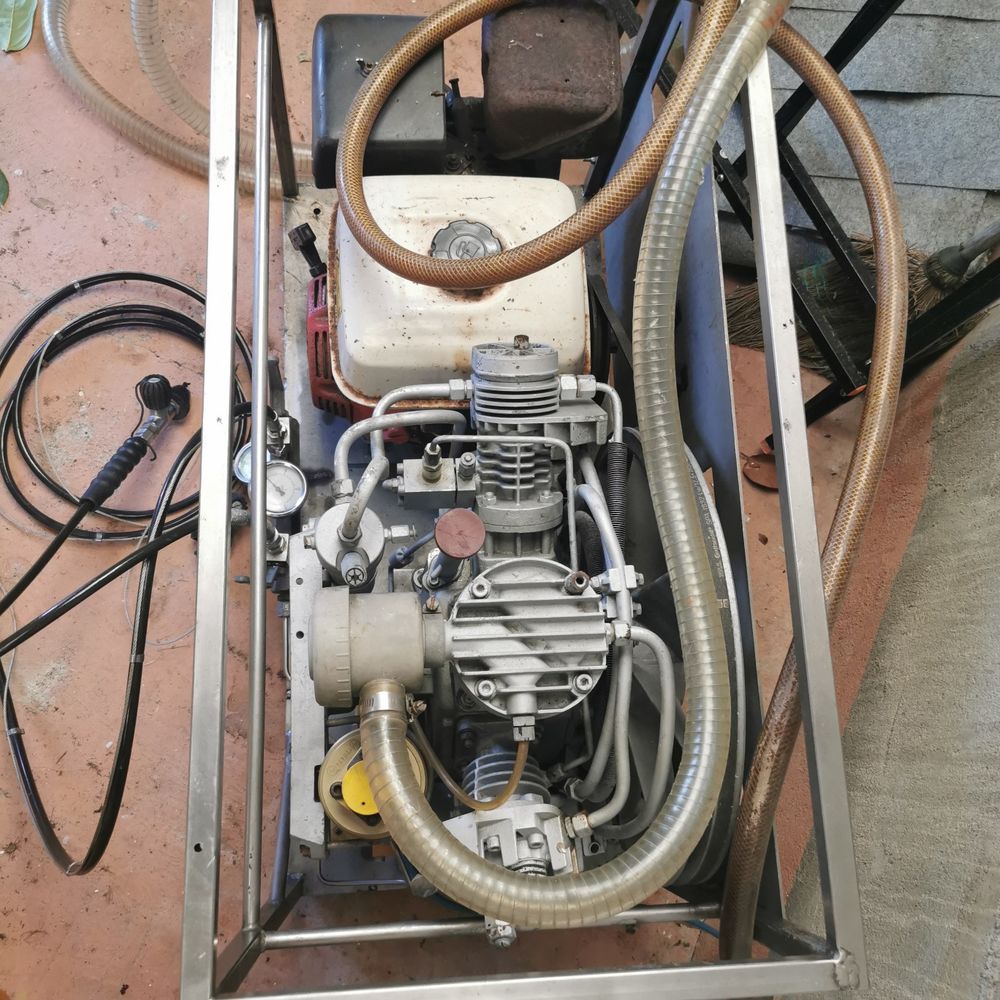 Compresseur Bauer 300b 12m3/h 2200 Saint-Est�ve (66)