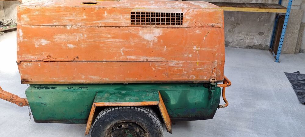 Compresseur au diesel en �tat de marche 980 Bandol (83)