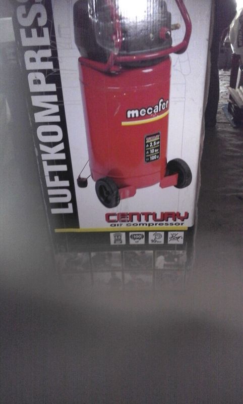 COMPRESSEUR 100 l sans huile JAMAIS SERVI + outils et access 0 Rabat-les-Trois-Seigneurs (09)