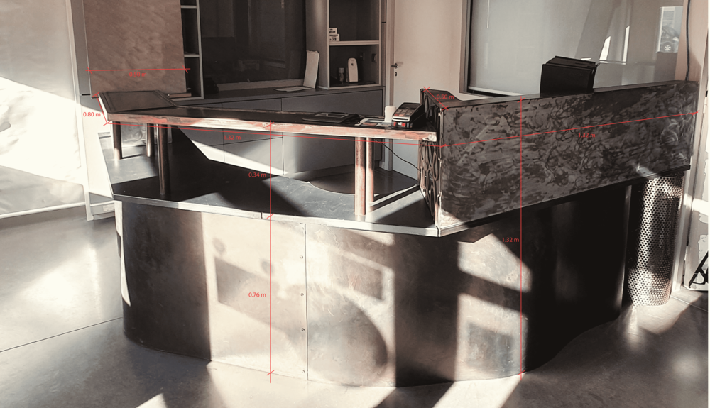 Comptoir d'accueil en m�tal fait par un ferronnier 800 Saint-Martin-d'H�res (38)