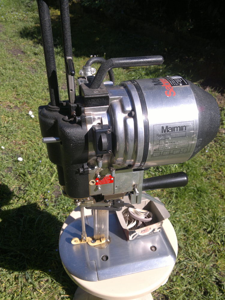 Confection v�tements ciseau �lectrique de d�coupe 0 Nyons (26)