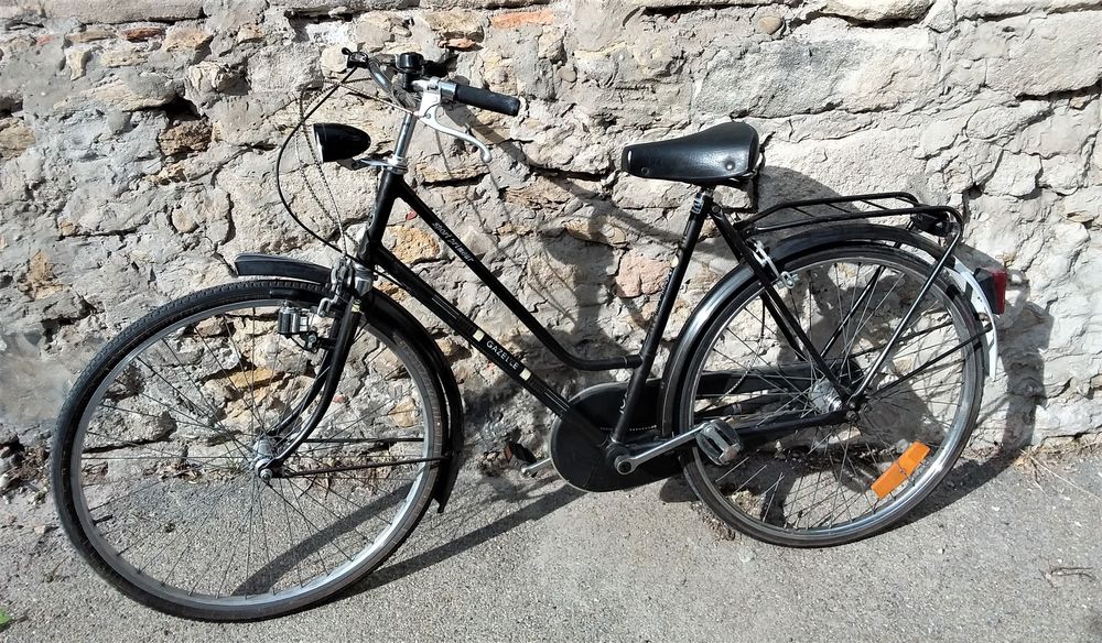 Confortable Vélo de ville marque GAZELLE 3 vitesses 28pouces 149 Arles (13)