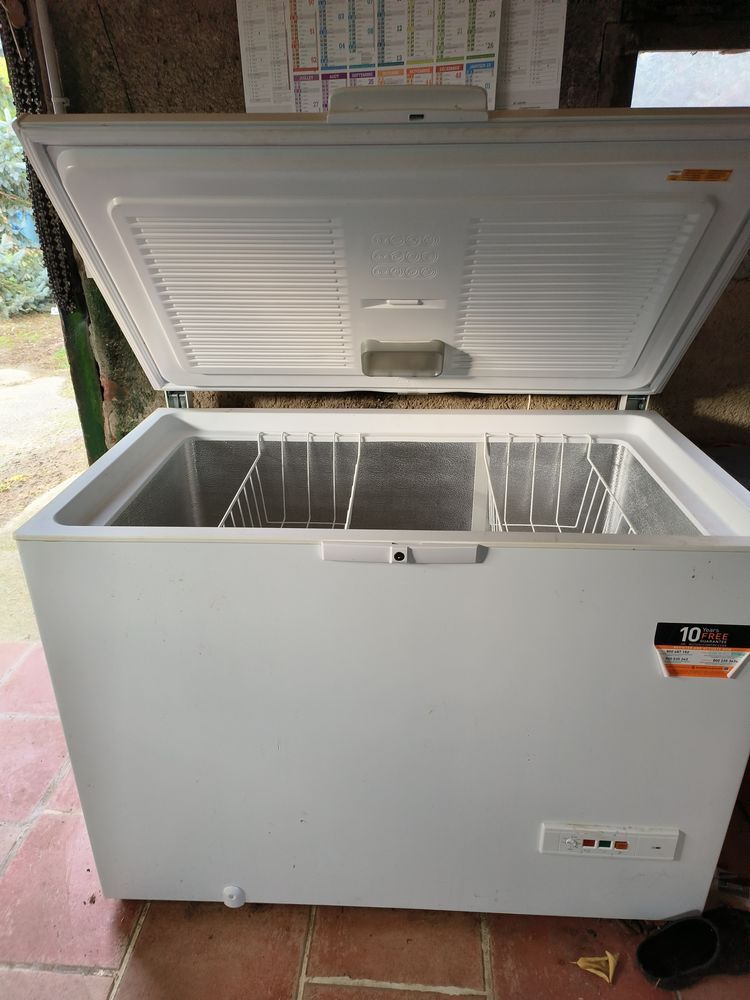 Cong�lateur Bahut Wirlpool 315 L 200 Saint-Pierre-les-�tieux (18)