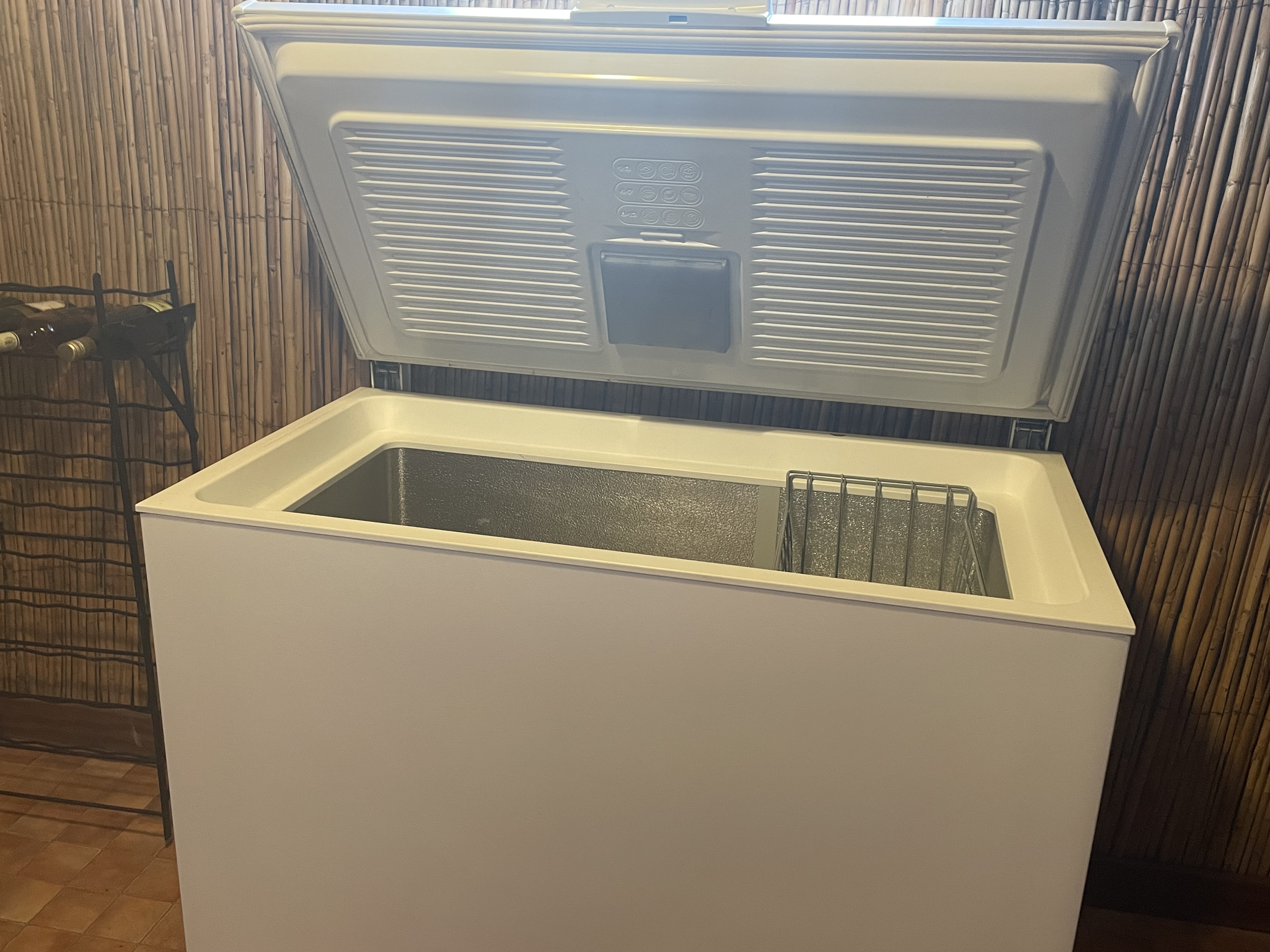 Cong�lateur coffre blanc en bon �tat 100 M�z�riat (01)