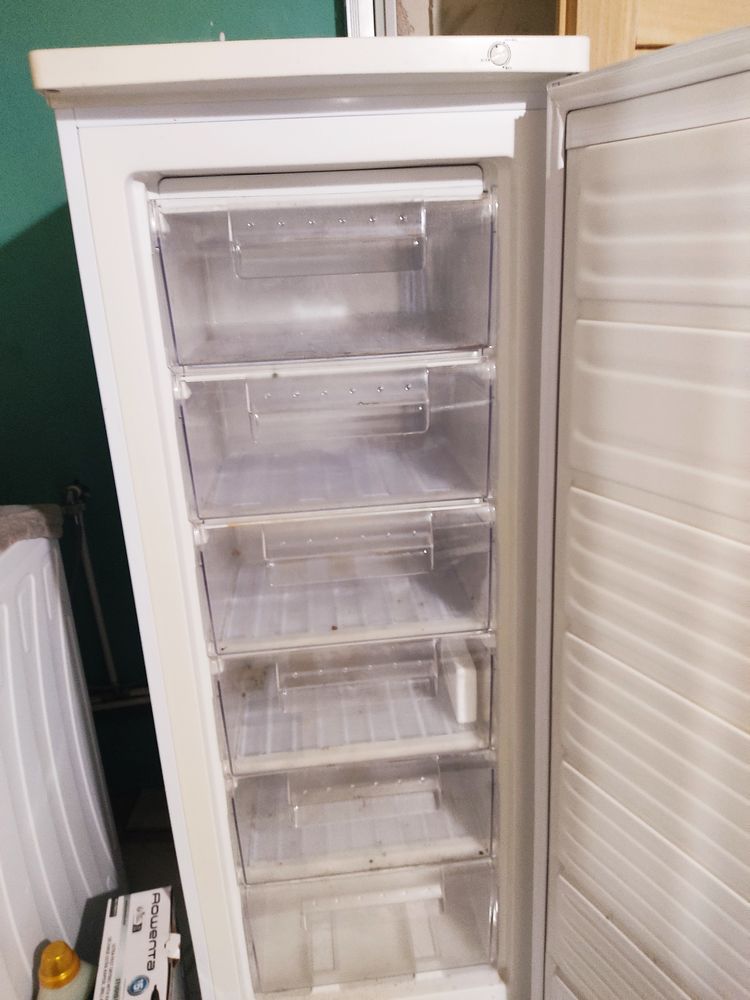 CONGELATEUR 6 TIROIRS TRES BON ETAT 200 �venos (83)