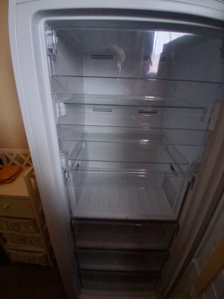 Cong�lateur vertical blanc avec tiroirs 400 Vic-le-Comte (63)