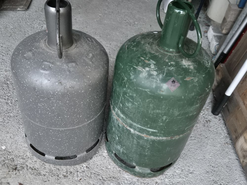 Lot 2 consignes bouteilles 13kg butane  propane 20 Dom�rat (03)