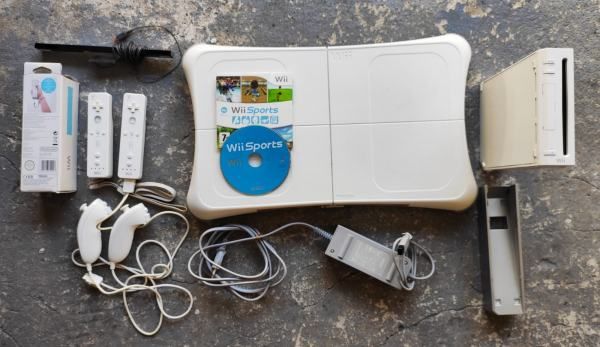 console wi avec tapis de danse,manette ,jeu ,disque externe 130 Vernouillet (78)