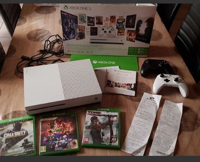 Console x box one S 500 go blanche 210 F�ves (57)