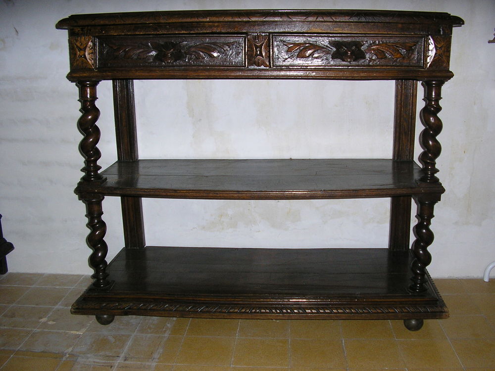 Console Henri II.
400 N�mes (30)