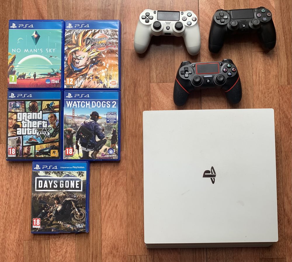 Console PS4 Pro 1To + 3 manettes + 5 jeux 200 Toulouse (31)