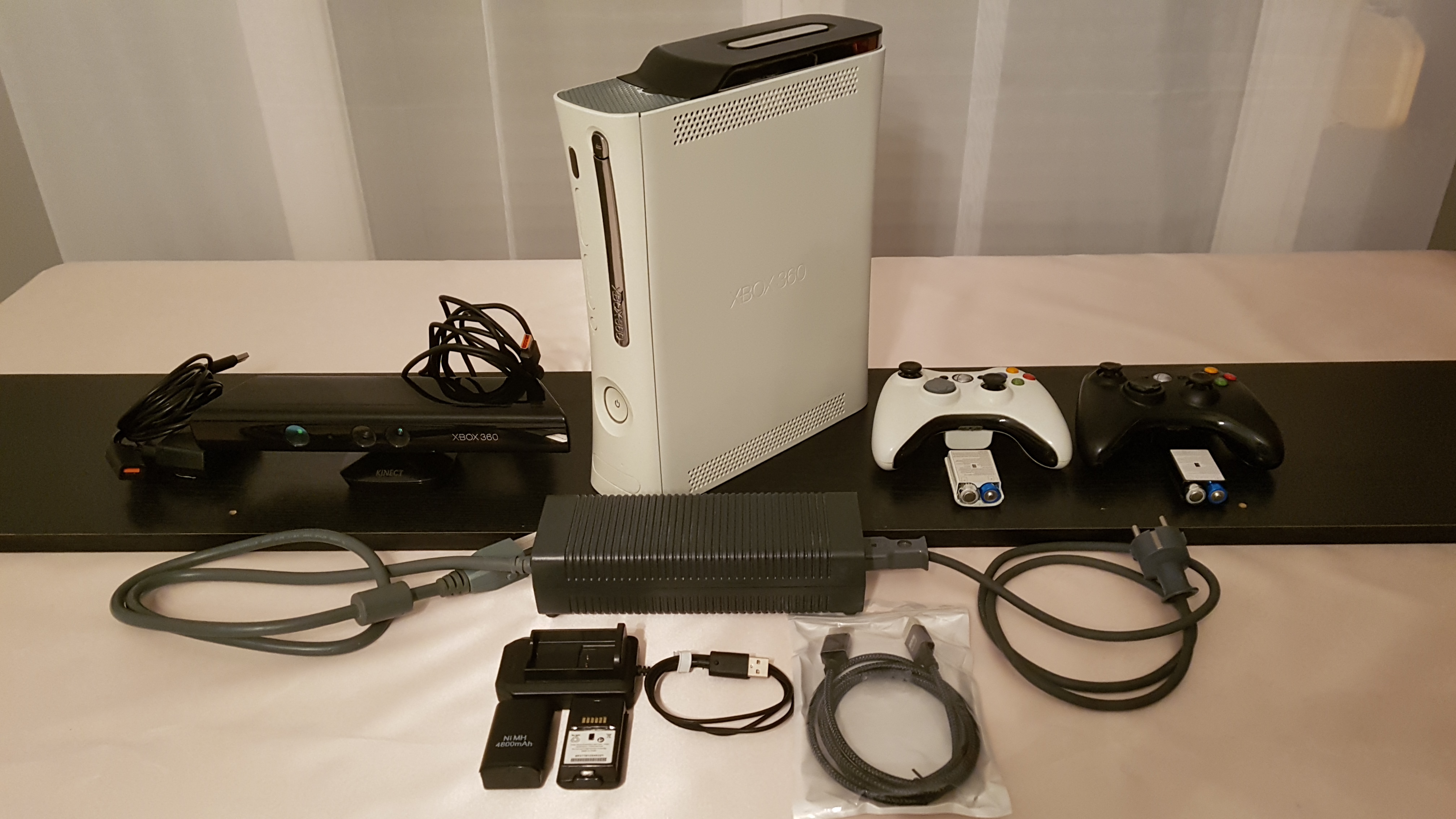 Console Microsoft XBOX 360 : Kinect + 15 jeux, 2 manettes. 250 Jeuxey (88)