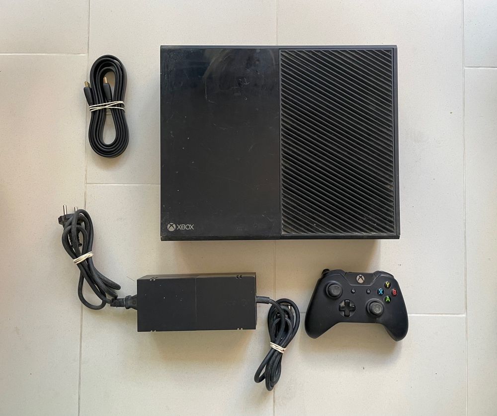 Console Microsoft Xbox one noire 1�re g�n�ration + 40 jeux 149 Hendaye (64)