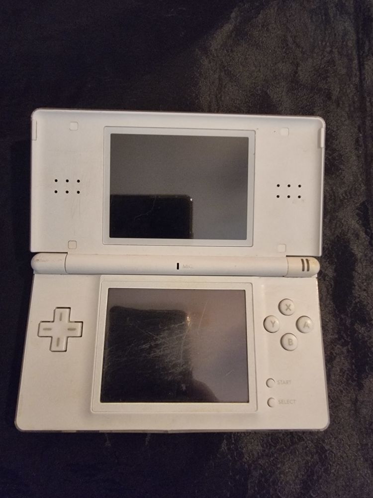 Console Nintendo DS Lite blanche et sans chargeur 29 Vulbens (74)