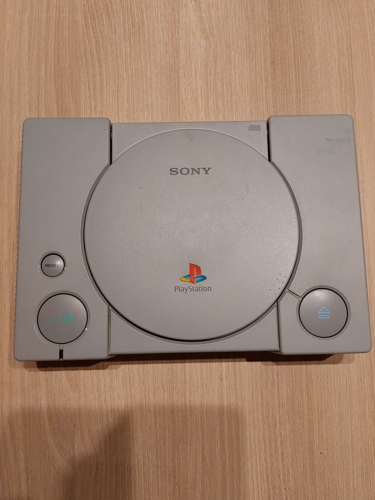 PS1 Console SCPH-5502 + 1 manette TBE 70 Besse-sur-Issole (83)