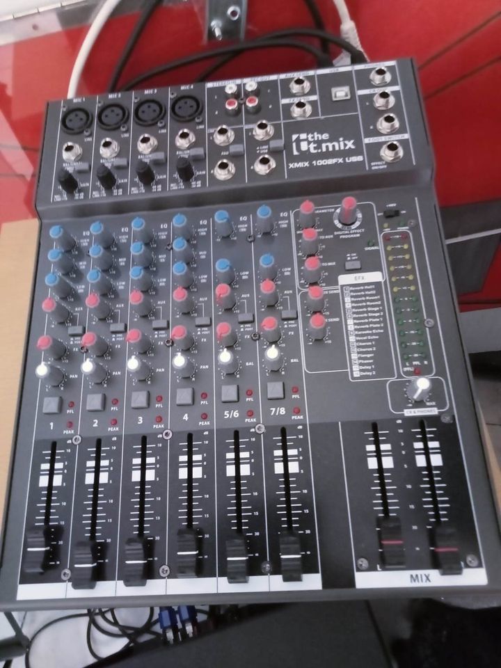 Console servie une fois .
Valeur 168 �
06 10 36 74 2 120 Le Havre (76)