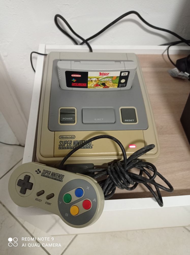Console super Nintendo + 1 manette + Ast�rix
80 Fr�jus (83)