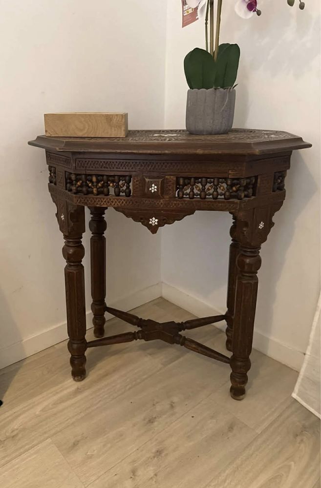 Console / table d'appoint orientale ancienne ? bois sculpt� 600 Melun (77)