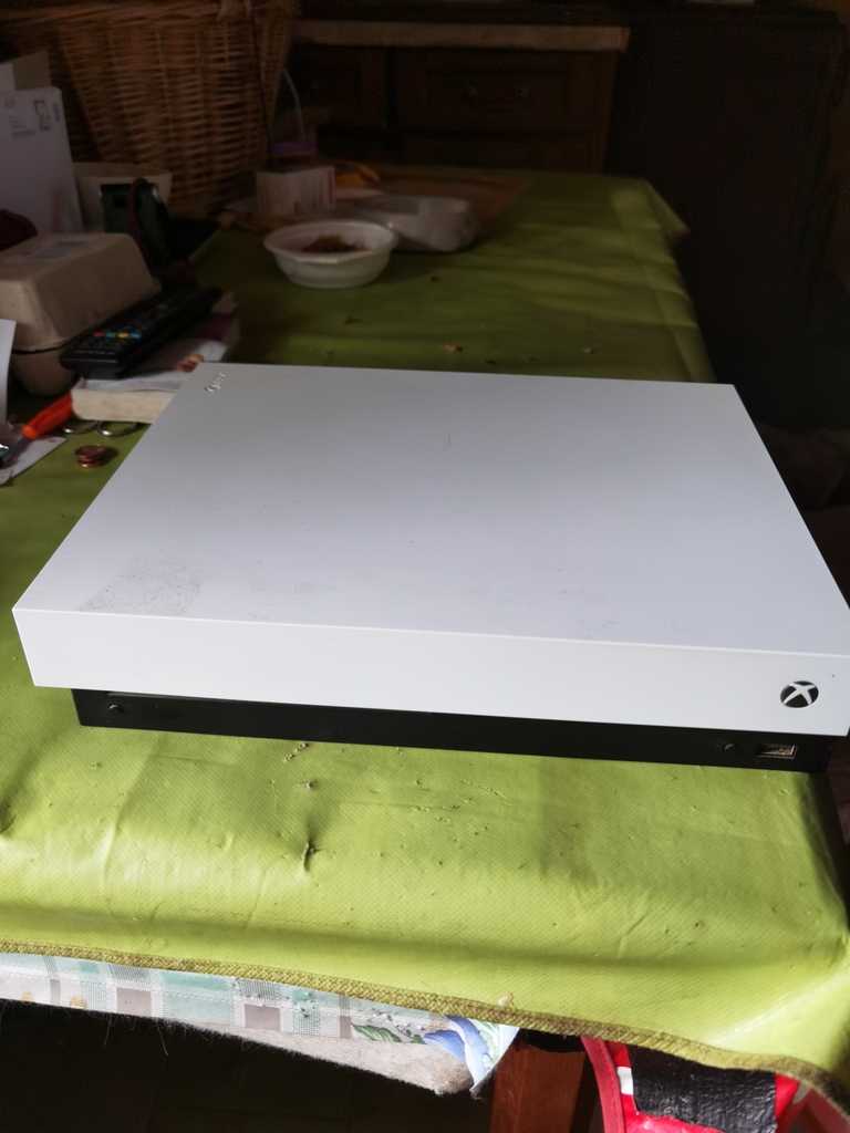 Console Xbox Blanche avec Lecteur de Disque 200 Le Pouget (34)