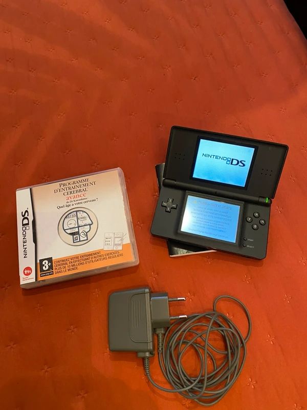 3 consoles nintendo ds 30 Chavagnes-en-Paillers (85)