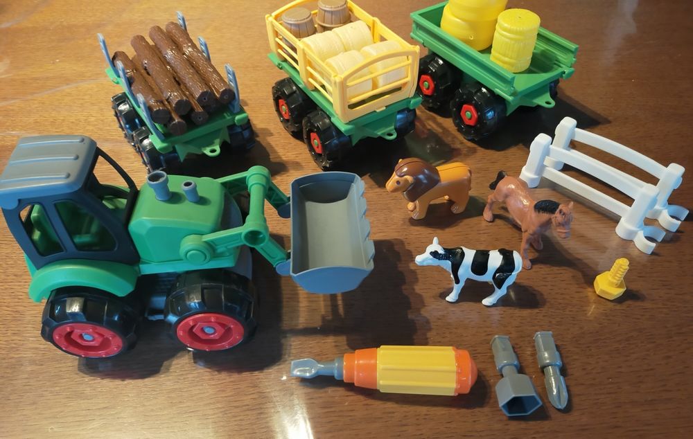 jeu de construction tracteur + 3 remorques
8 Mirecourt (88)