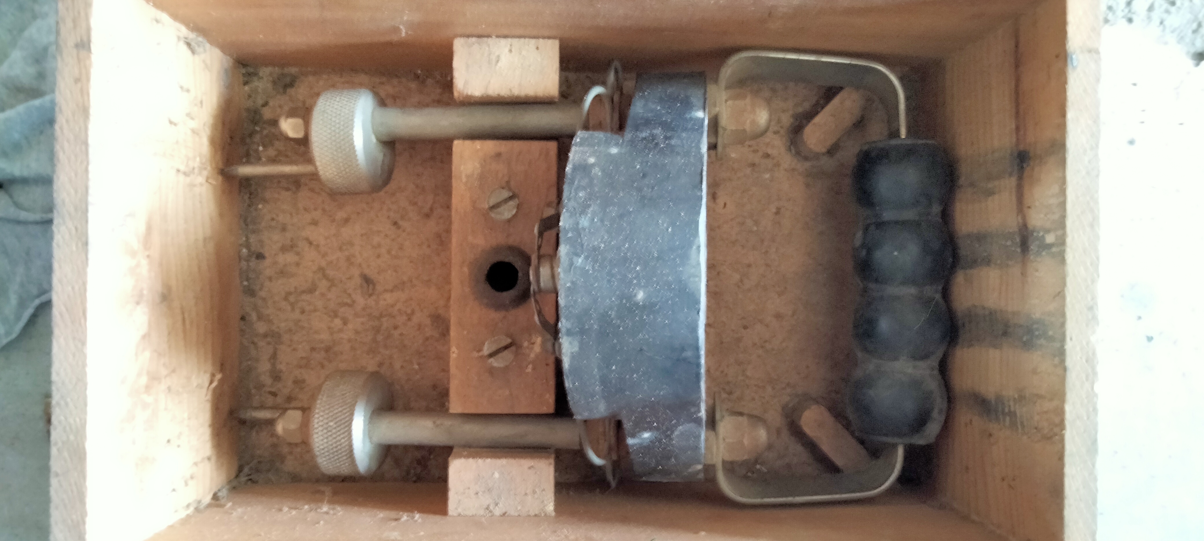 Contr�leur de charge pour batterie 25 Niort (79)