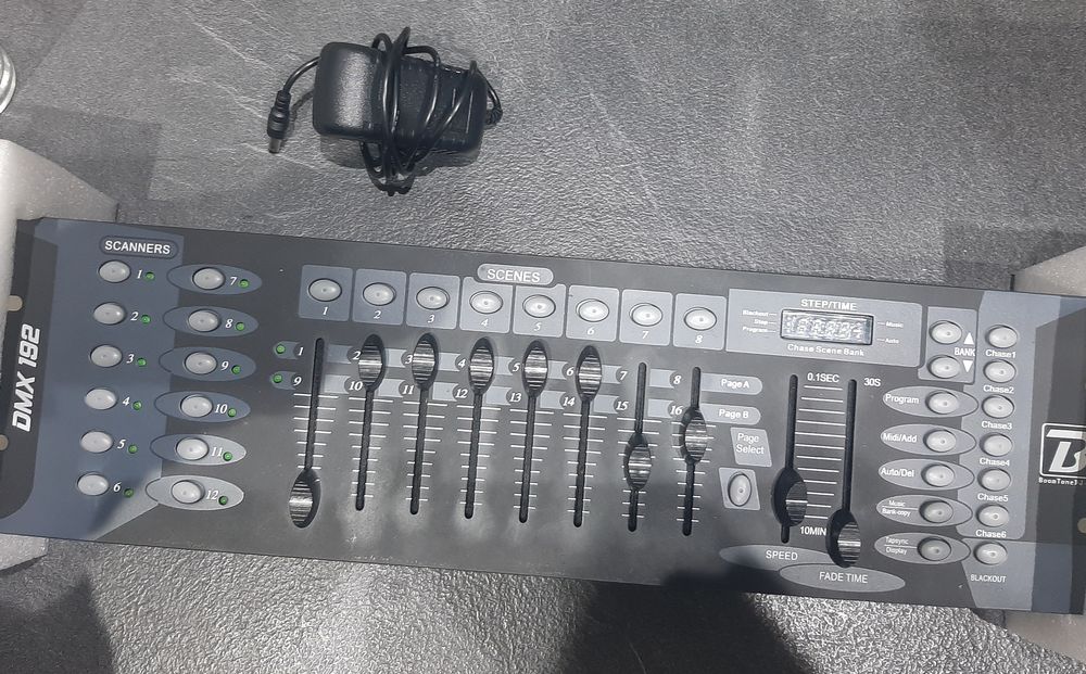 Contr�leur DMX 192 + 4 lyres Froggy Led 30 Valenciennes (59)