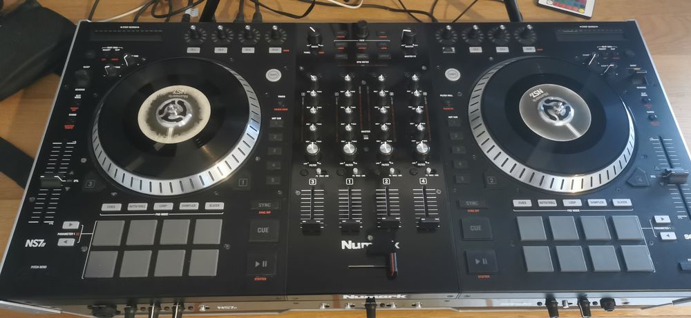 Contr�leur Numark NS7 II
0 Valence (26)