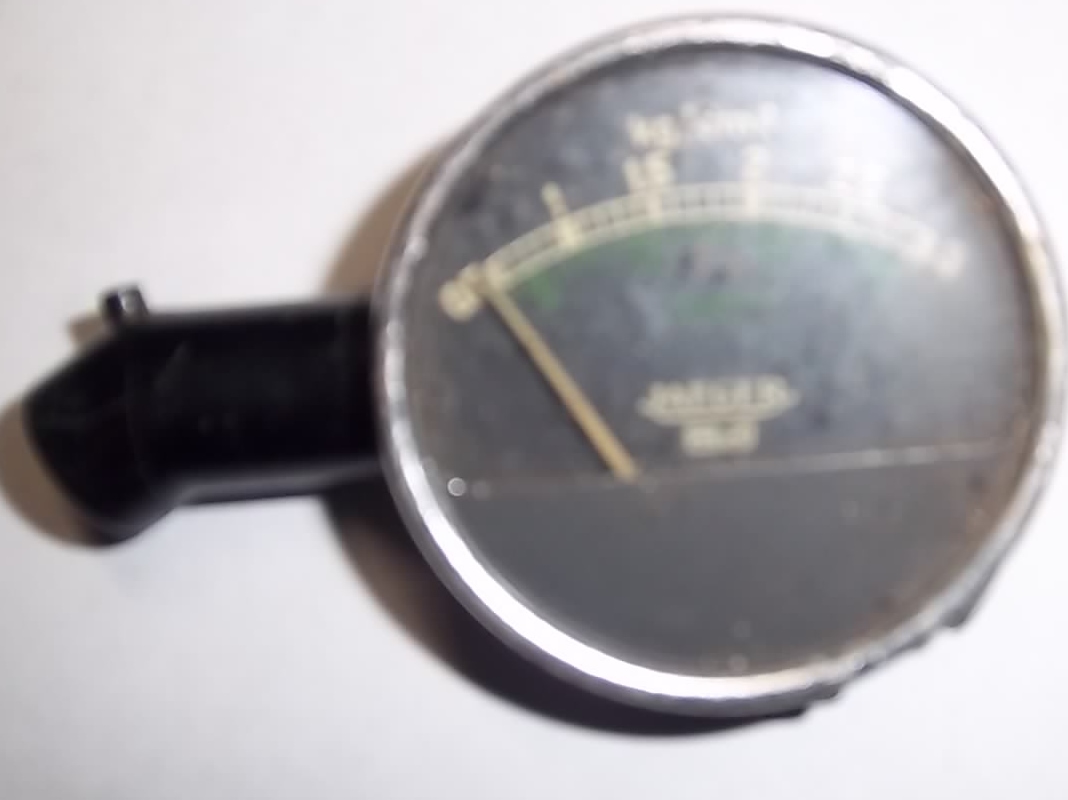 Contr�leur de pression ancien Jaeger 12 Colombier-Fontaine (25)