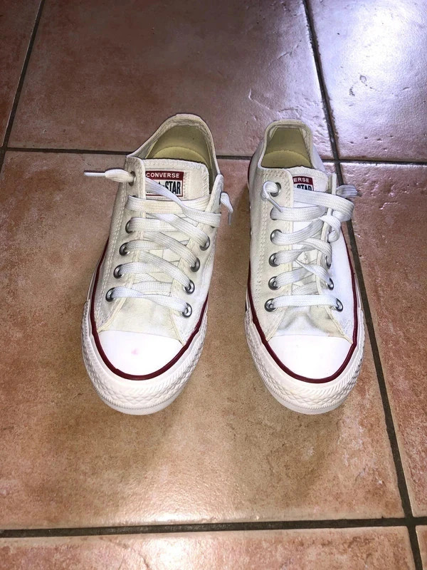 Converse blanche All Star P38 en tbe � 40 euros
40 Montr�al (32)