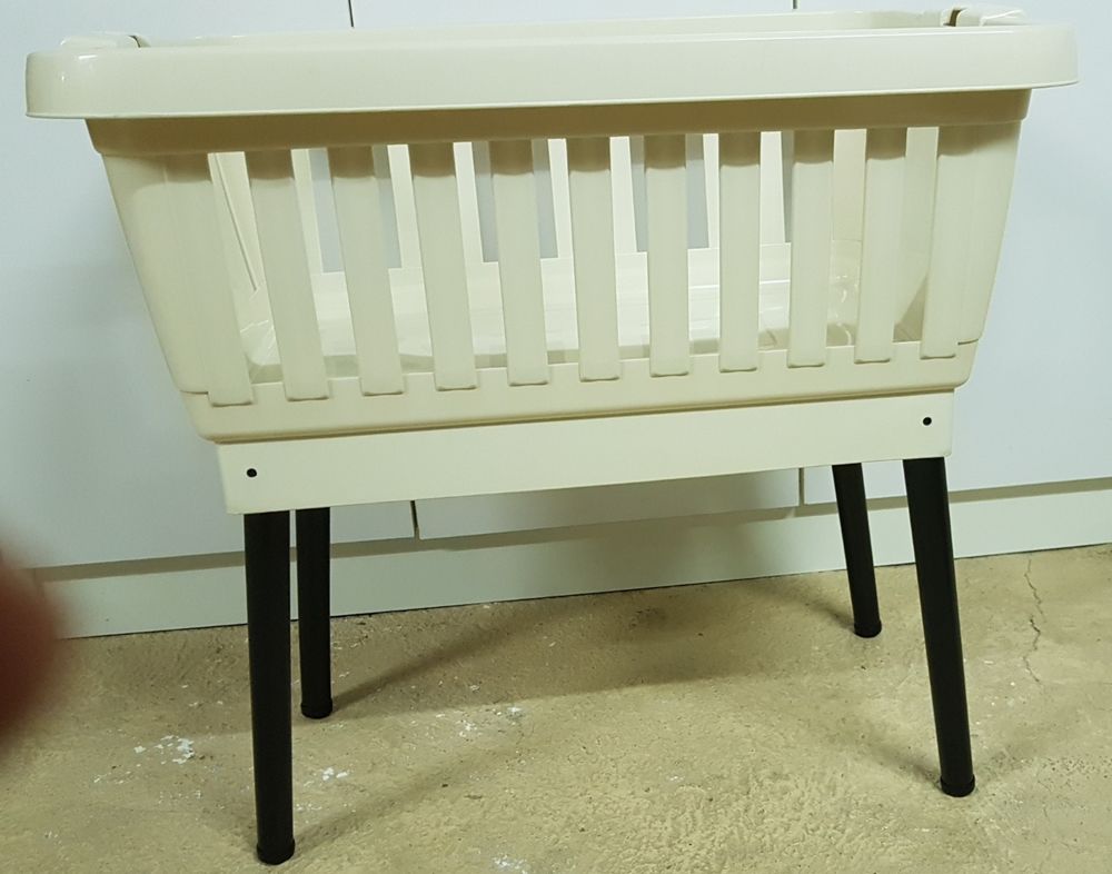 Corbeille � linge (ou de repassage) sur pieds relevables 15 Marignane (13)