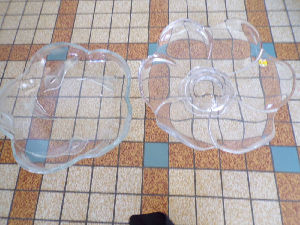  2 CORBEILLES en verre �pais 4 Lu�on (85)