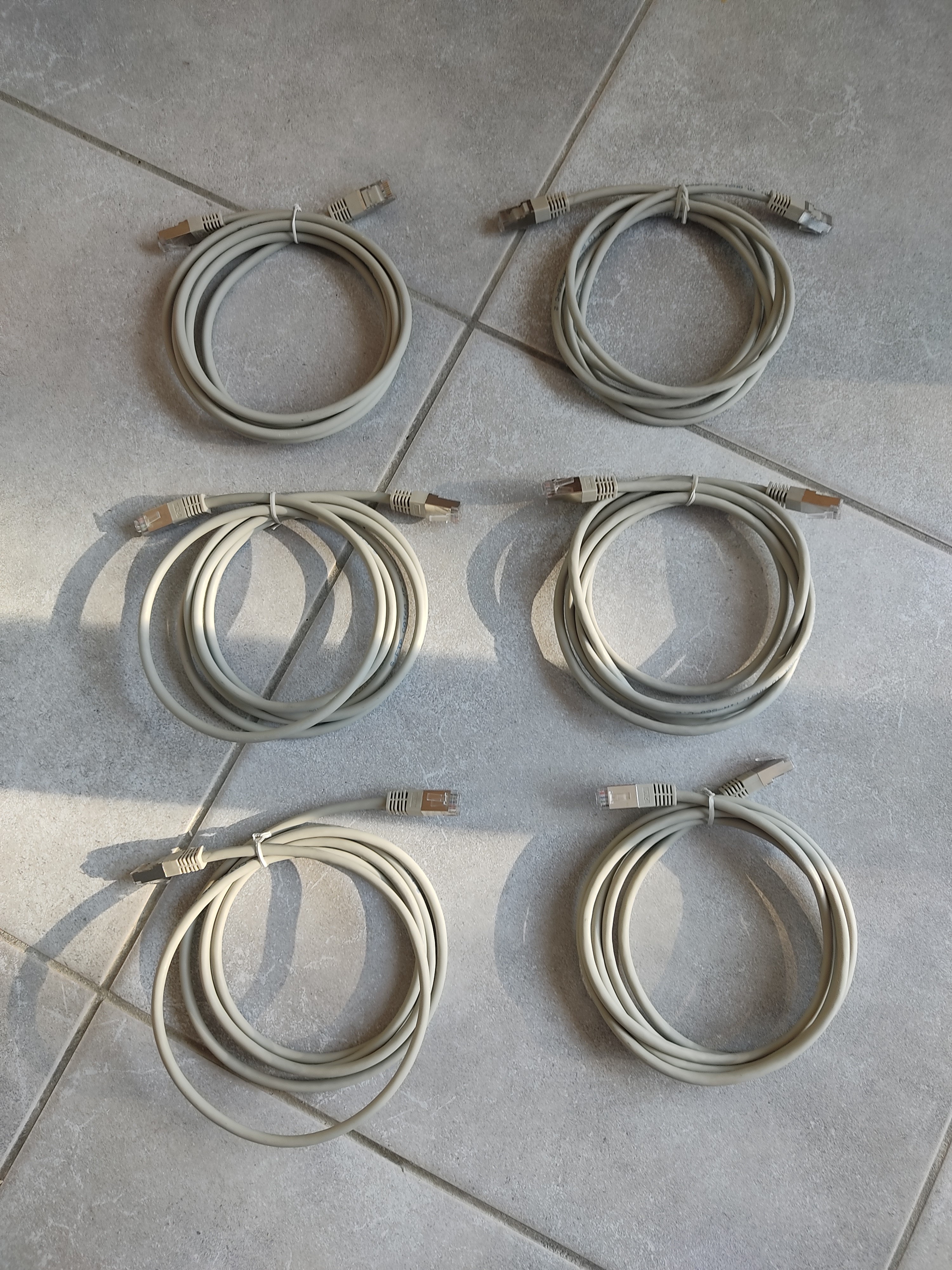 Cordons ethernet RJ45 CAT6A 2m 2 Boisset-et-Gaujac (30)