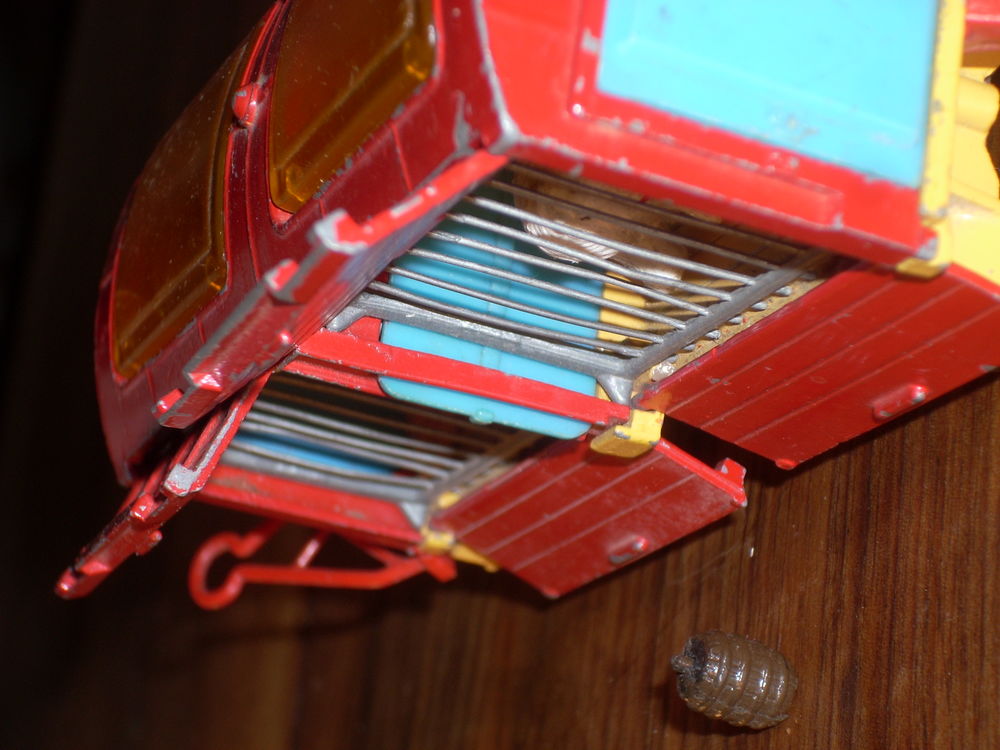 CORGI TOYS REMORQUE CAGE  avec deux lion, deux ours 0 Les Vans (07)