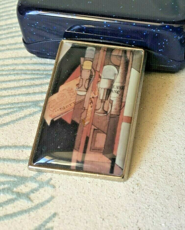 Un Pin's Cosm�tique Collection NIVEA cr�me dans son coffret 4 Blaye (33)