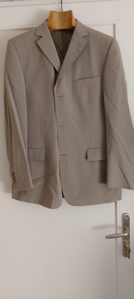 costume CARVEN �t� beige clair avec fines rayures 80 Le Thoronet (83)