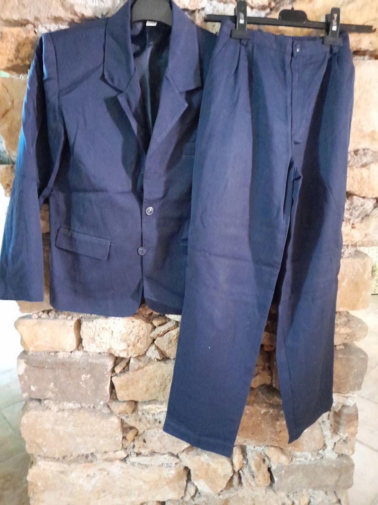 costume gar�on taille 10 ans bleu marine 15 Moisenay (77)
