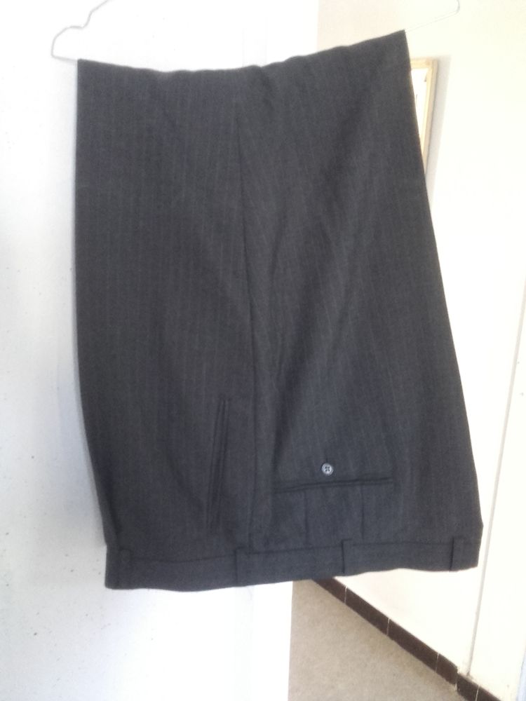 COSTUME  gris  (PH) 40 Houdain (62)