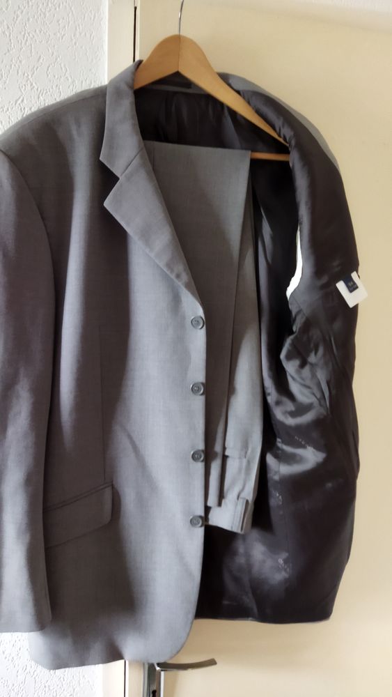 COSTUME Gris
40 Beaumont-du-P�rigord (24)