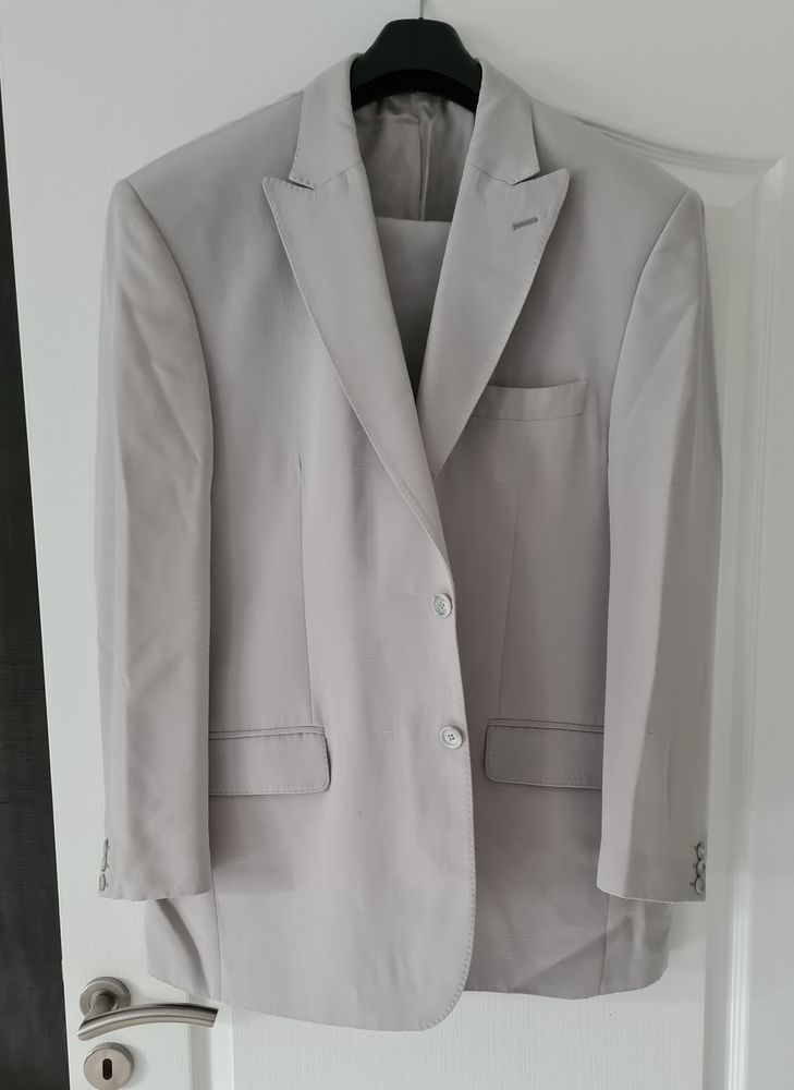 Costume gris 30 Talmont-Saint-Hilaire (85)