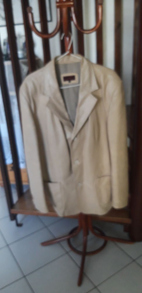 Costume Homme Cuir beige - Taille L  
20 Aoste (38)