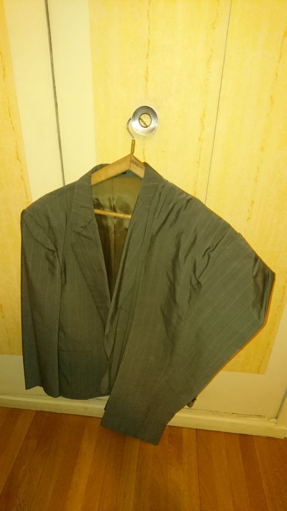 Costume homme gris vert
0 Lyon 7 (69)