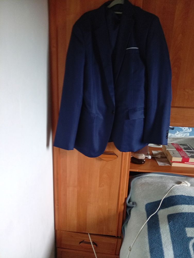 costume homme taille L ,3 pieces Neuf, chemise, crava 50 Geaune (40)