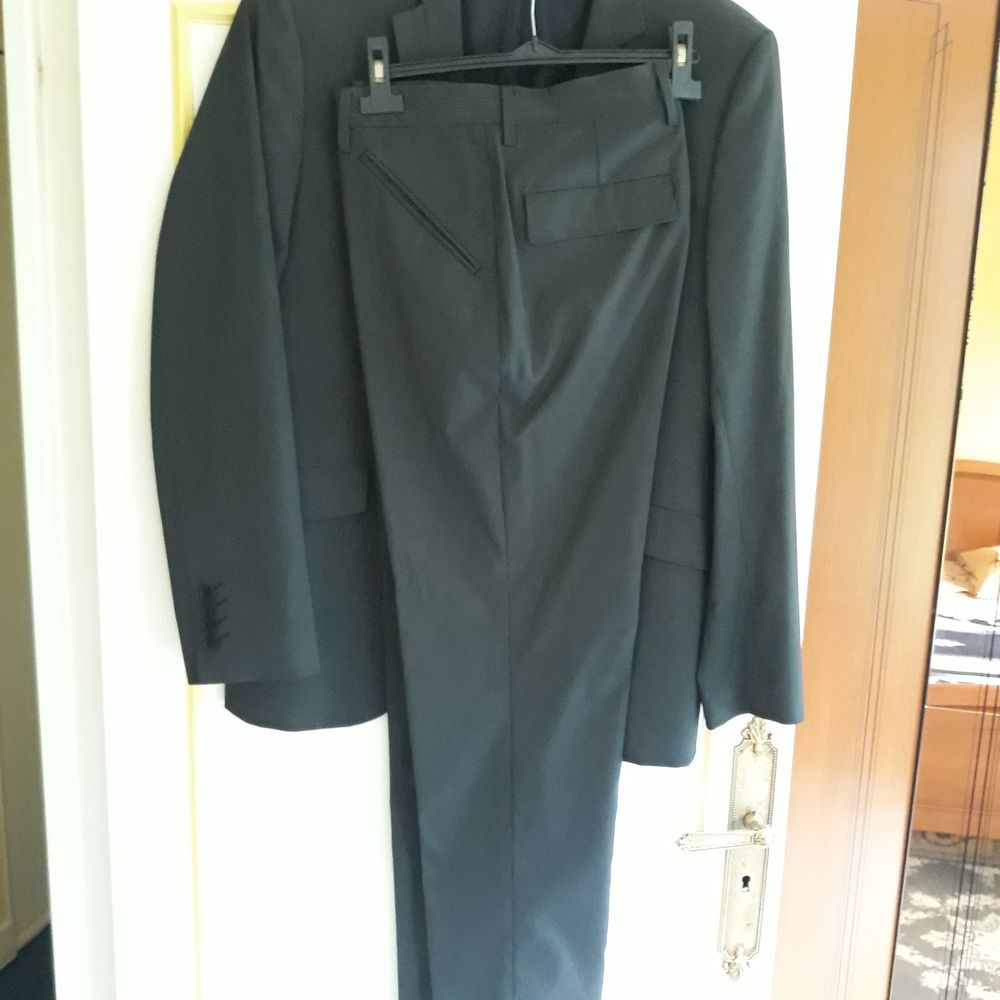 Costume homme 40 Savigny-le-Temple (77)