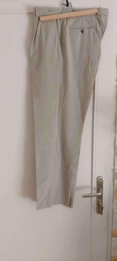 costume ST ILAIRE �t� beige taille 54
40 Le Thoronet (83)