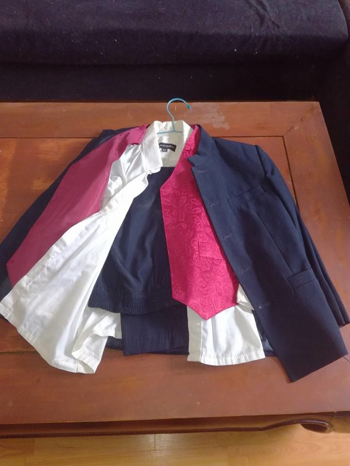 Costume de mariage enfant taille 6 ans et 12 ans 40 Moriz�s (33)