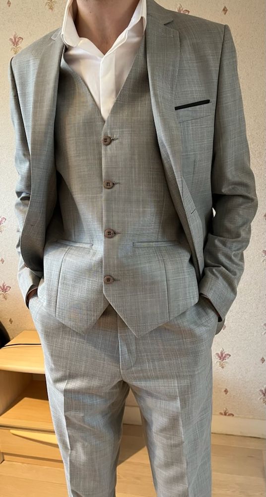 Costume 3 pi�ces neuf 280 Lanester (56)