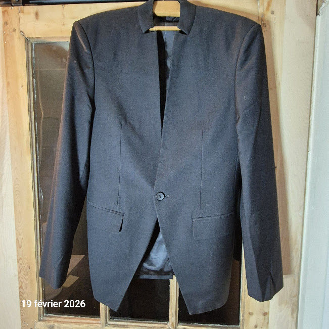 Costume 3 pi�ces r�alis� en Chine par un grand couturier, su 30 Saumur (49)